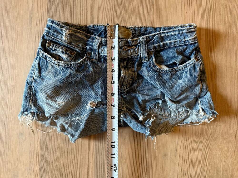 BKE Stella Distressed Denim Shorts - Picture 7 of 7